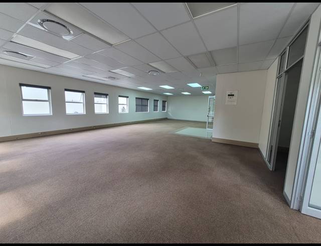 240M² OFFICE TO LET IN PAARDEPLAATS AH